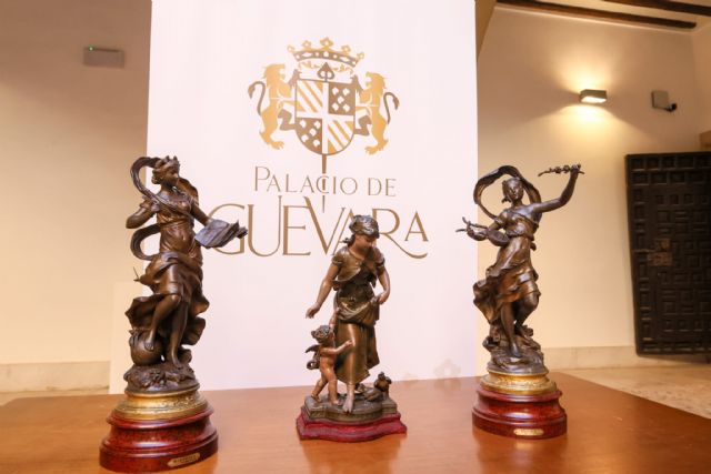 Tres esculturas, dos del francés Augustin Moreau-Vauthier, se incorporan a la Casa de Guevara tras pasar por el Taller de Restauración Municipal