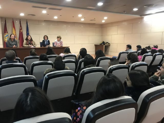 La Concejalía de Desarrollo Local inicia una batería de 10 cursos para formar a 106 jóvenes desempleados en cerrajería, atención sanitaria, hostelería, ocio y bordados