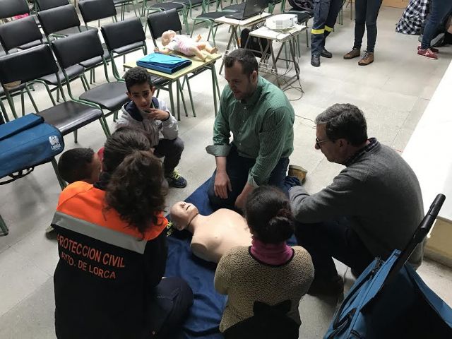 Más de 1.500 alumnos de 17 centros educativos del municipio recibirán de parte de la Concejalía de Emergencias más de 100 talleres para la formación en RCP