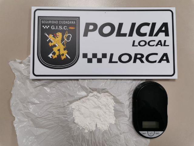 La Policía Local detiene a dos personas, una por un delito Contra la Salud Pública y la otras por infracción a Ley de Extranjería