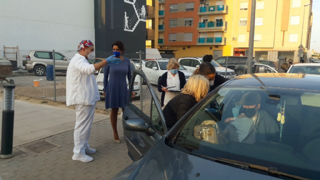 El gobierno regional del PP emprende este jueves un operativo especial para completar la vacunación de todas las personas mayores de 80 años