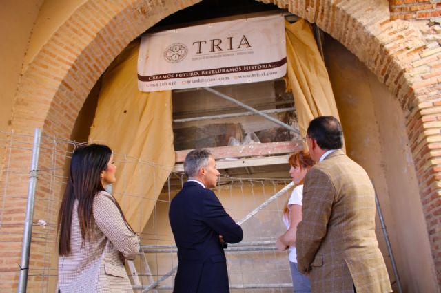 El Ayuntamiento de Lorca  pone en marcha una actuación urgente para proteger el Porche de San Antonio y los tramos de muralla afectados por las lluvias de marzo de 2025
