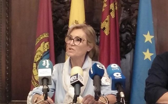 Carmen Menduiña García hace pública una carta abierta dirigida al presidente de la asociación LOR+LGTBIQ