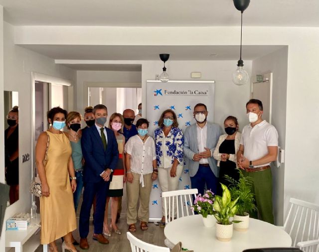 Apandis inicia el proyecto 'Piso Tutelado con Estancias Permanentes' para personas con discapacidad intelectual y del desarrollo en la vivienda municipal cedida por el Ayuntamiento