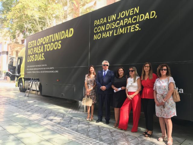 El roadshow de la Fundación ONCE 'Esta oportunidad no pasa todos los días' llega a Lorca para acercar a los jóvenes con discapacidad al empleo