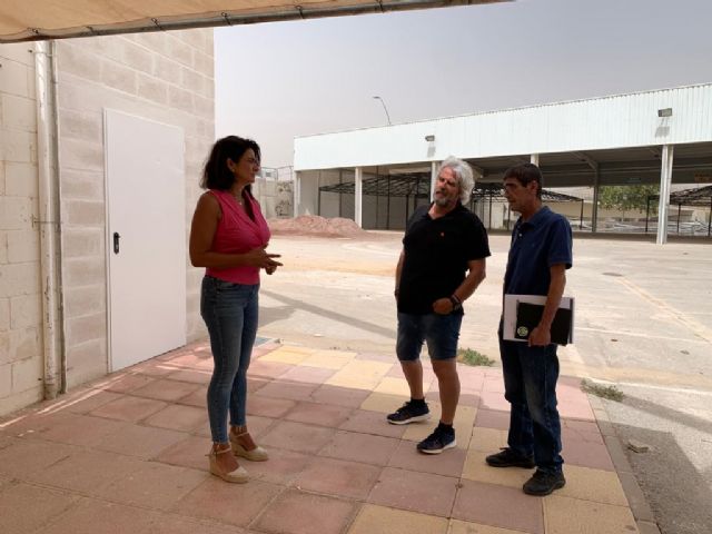 El Ayuntamiento mejora el asfaltado y reforma los aseos del Huerto de la Rueda de Lorca