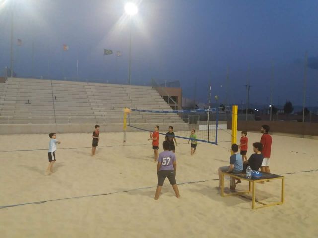Más de 100 participantes compiten en los Torneos Locales de Voleibol y Voley-Playa