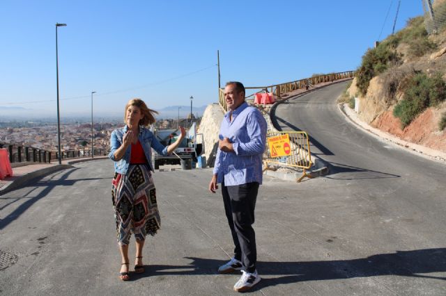 La circunvalación del Castillo de Lorca cambia de sentido tras la puesta en marcha del Vial de los Barrios Altos