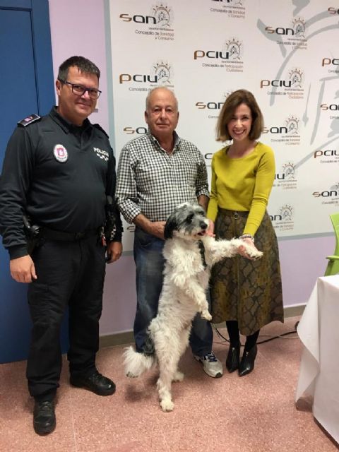 El microchip de un perro perdido permite a los servicios municipales del Ayuntamiento de Lorca devolverlo a sus dueños