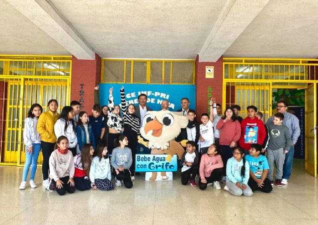 Vuelve la campaña 'Bebe agua con Grifo' para informar en los centros educativos sobre la calidad del agua potable de Lorca