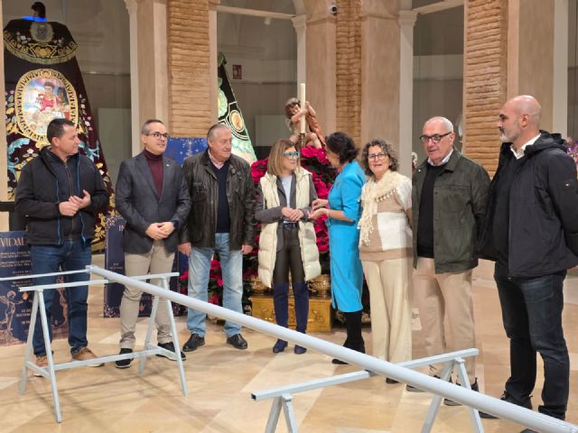El Ayuntamiento de Lorca entrega un nuevo bastidor al Paso Azul