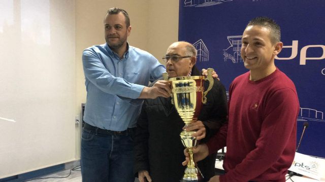 Juan Pedro Martínez Simón recibe un reconocimiento como el mejor cazador lorquino del año 2017