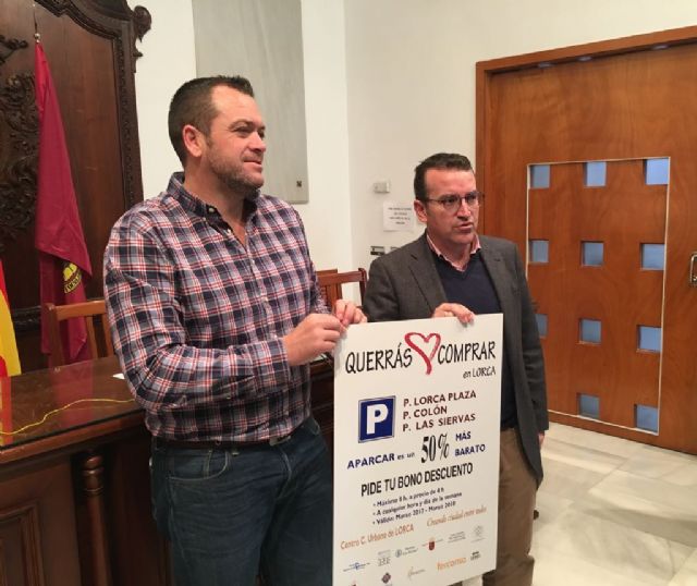 Ayuntamiento y Unión de Comerciantes inician una campaña para promover el aparcamiento en el centro urbano en la que se editarán 70.000 tickets con el 50% de descuento
