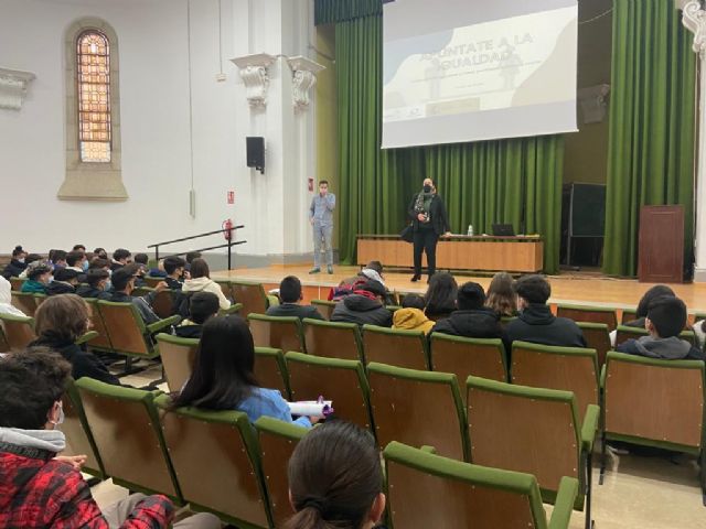 Unos 180 alumnos de 2° de ESO del IES José Ibáñez Martín han participado, este lunes, en el proyecto 'Apúntate a la Igualdad'