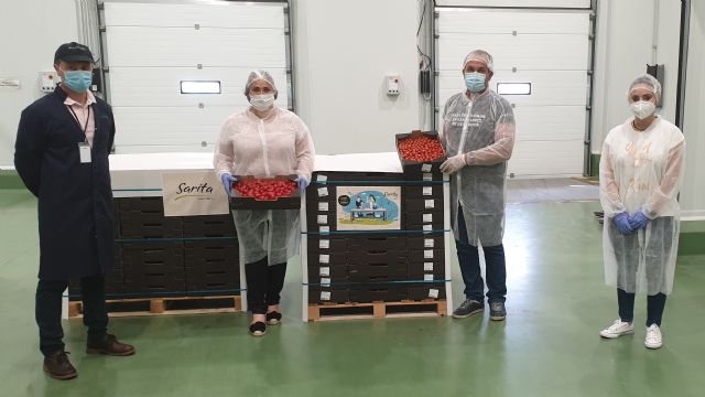 Looije dona una tonelada de tomate cherry 'Sarita' a entidades solidarias de Lorca