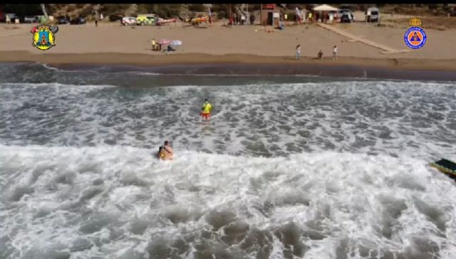 Rescatan a cinco personas en la Cala de Calnegre