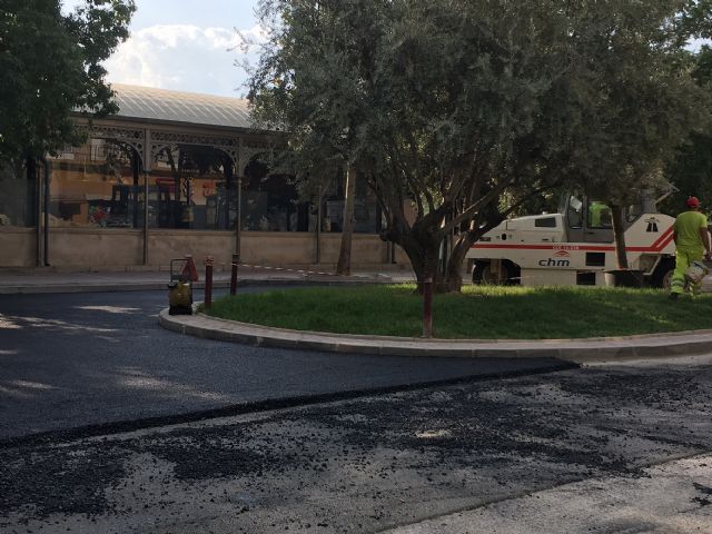 El Ayuntamiento supervisa el asfaltado de las calles próximas a los colegios para que el inicio de curso se desarrolle con normalidad