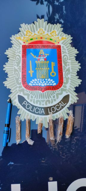 La Policía Local de Lorca detiene a una persona por un presunto delito contra la salud pública, en concreto por tráfico de drogas