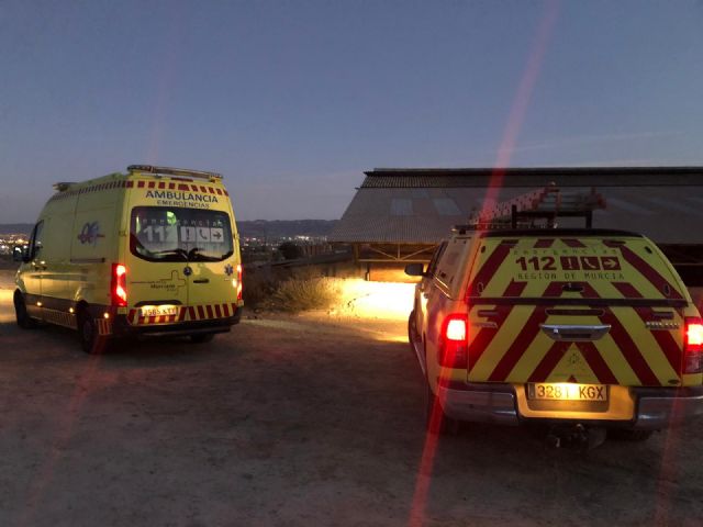 El Servicio Municipal de Emergencias rescata a un ciclista herido tras una caída sufrida en una senda de la Sierra de La Peñarrubia