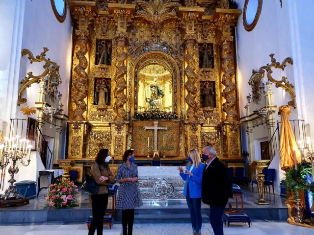 El Ayuntamiento entrega al Paso Azul los dos ángeles pertenecientes al antiguo trono de la Santísima Virgen de los Dolores recuperados por el Taller de Restauración municipal
