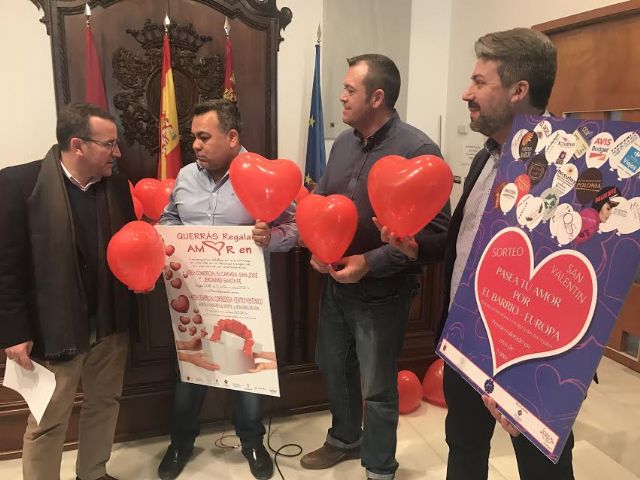 Los lorquinos podrán ganar noches de hotel, sesiones de spa y dos vales de 150 y de 2.000 euros al realizar sus compras para San Valentín en los pequeños comercios de la ciudad