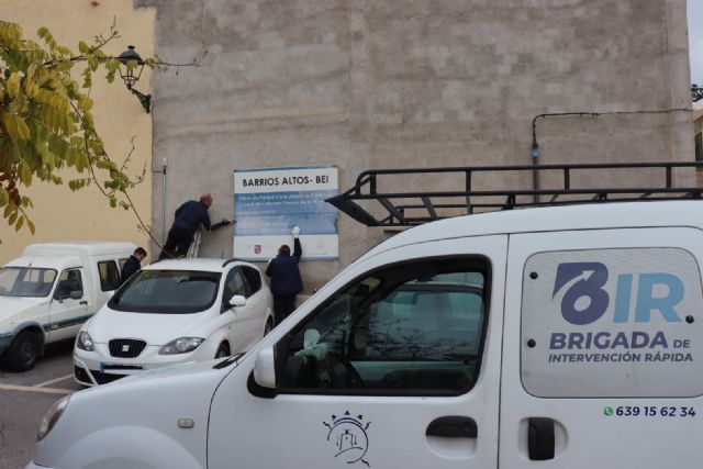 El Ayuntamiento de Lorca pone en marcha un novedoso proyecto de retirada de carteles y señales obsoletas y pintadas para la mejora de la escena urbana