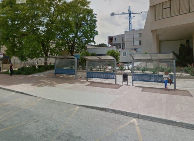 El PSOE consigue que se instalen dos nuevas paradas de autobús en el recinto del Rafael Méndez: una en la zona de Urgencias y otra en Consultas Externas