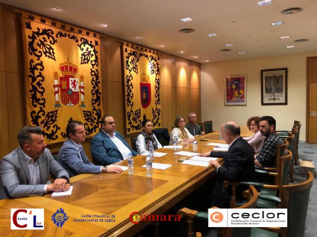 Antonio Meca, candidato a la Alcaldía de Lorca por el partido Ciudalor, en compañía de miembros de su lista electoral, han mantenido una reunión con los representantes de los colectivos empresariales de nuestro Municipio.