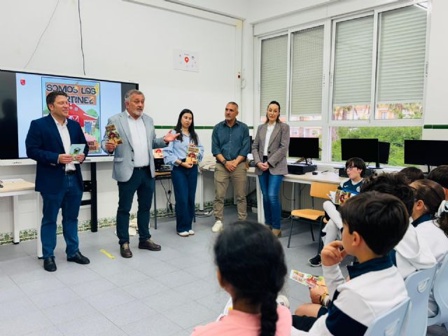 Más de 400 escolares lorquinos de Primaria aprenden el trabajo en las granjas a través del proyecto regional 'Cómic ganadero'