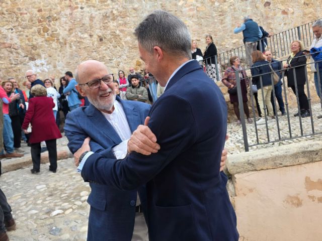El espacio ubicado en la entrada de la Casa del Artesano, recibe la denominación de 'Rincón del Artesano Francisco Salas'