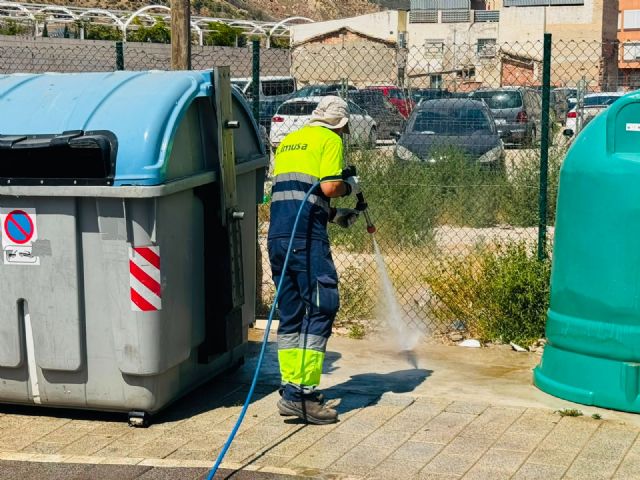 Limusa pone en marcha un dispositivo de lavado de contenedores y baldeo que permite actuar en más de 300 puntos del municipio