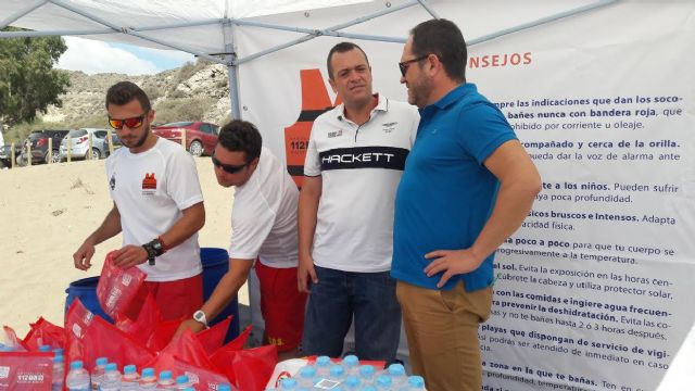 Presentan la campaña 'Disfruta de un baño seguro' en las Playas de Puntas de Calnegre