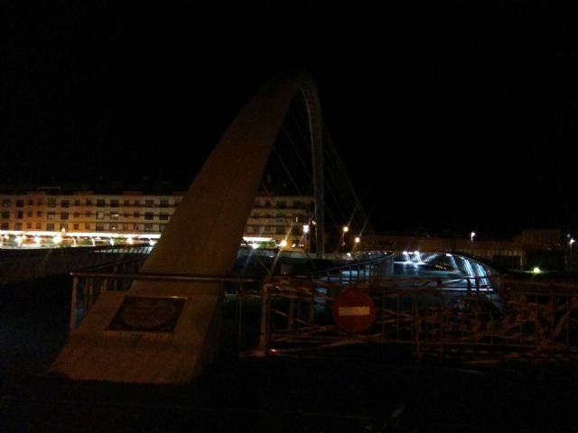 El PSOE pide extremar las medidas de vigilancia y seguridad para frenar el deterioro de la Pasarela Alcalde Miguel Navarro