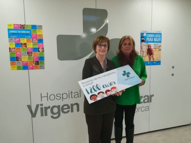 Donación de los trabajadores del Hospital Virgen del Alcázar a Unicef