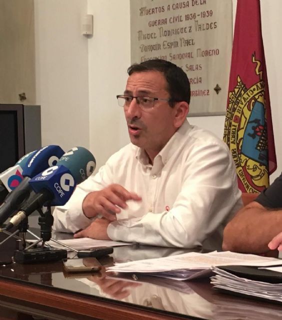 La Policía Local identifica a una persona por realizar una quema de rastrojos con riesgo de que el fuego se propagara a propiedades colindantes