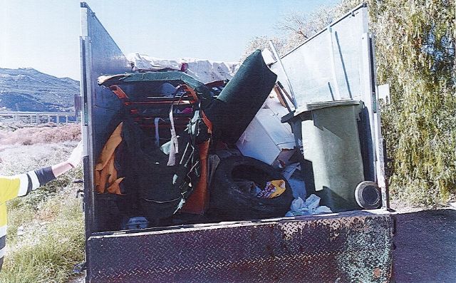 Limusa retira de un tramo del cauce del río Guadalentín unos 1.500 kilos de residuos incontrolados