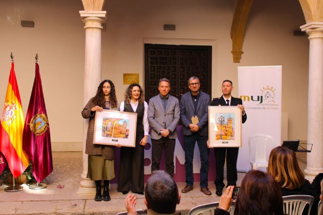 El Ayuntamiento premia la lucha en defensa de la Mujer del agente de la Policía Nacional Álvaro Martín, la psicóloga Beatriz Sanz y el Conservatorio de Música