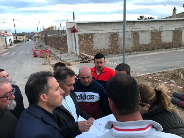 Iniciadas las obras que permitirán a decenas de familias de Almendricos contar con suministro eléctrico definitivo tras pasar varios años con luz de obra