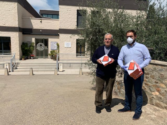 El Ayuntamiento entrega tablets a Apandis y Asprodes para permitir la conexión digital de sus usuarios con sus familias