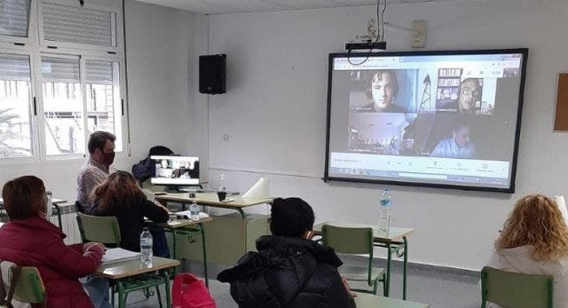 Encuentro con eurodiputados en el Centro de Educación de Adultos de Lorca