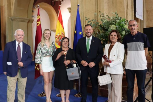 El vicealcalde de Lorca acompaña a los lorquinos premiados con la Medalla de Oro de la Región