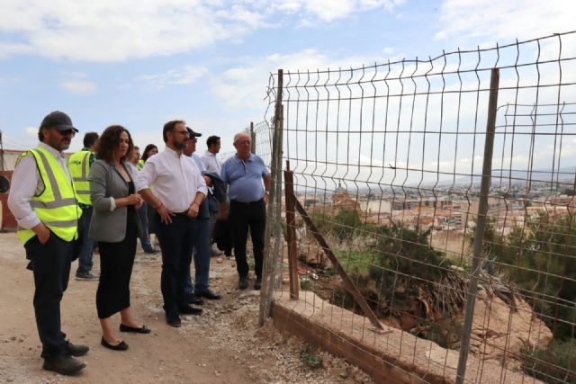 El alcalde en funciones visita el final de las obras del vial de los Barrios Altos que se unirá a la gran mejora de las comunicaciones impulsada por el Ayuntamiento de Lorca