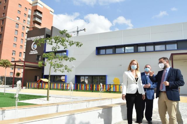 El alcalde de Lorca junto a representantes de la Consejería de Política Social visitan el Centro de Día de Poncemar