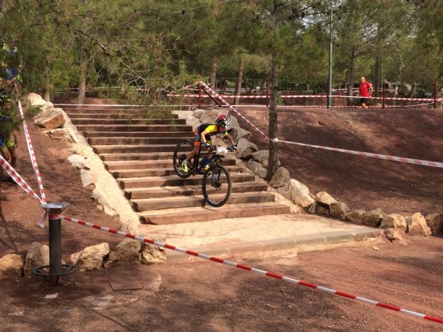 El VIII Trofeo Interescuelas de MTB reúne a 22 ciclistas en el circuito de Los Cipreses