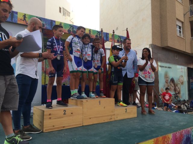 87 ciclistas estrenan circuito en el Trofeo Interescuelas en ruta