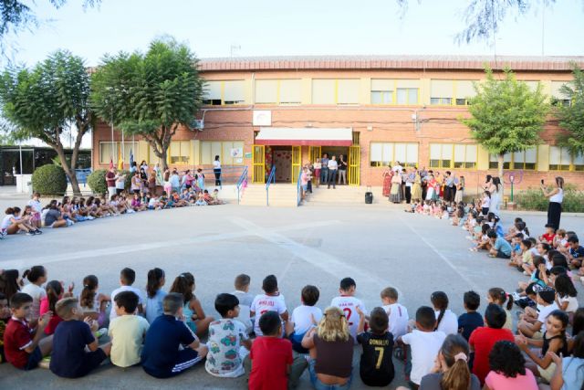 Más de 9.400 alumnos de Infantil y Primaria comienzan el curso escolar en los centros educativos de Lorca