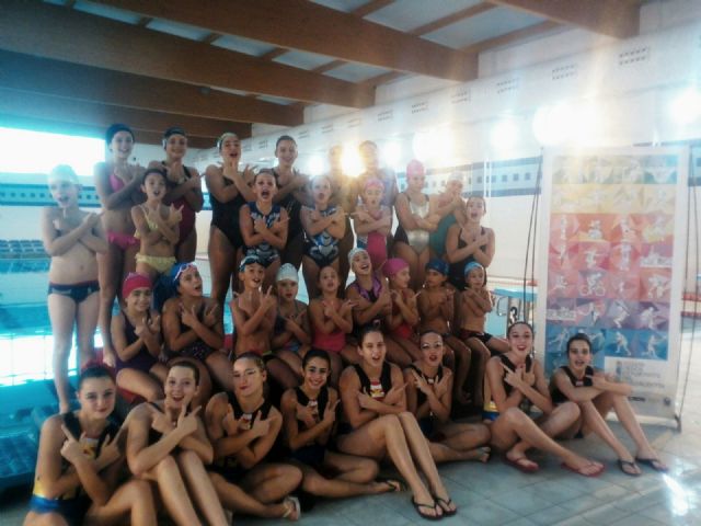Divertida jornada de puertas abiertas para conocer la Natación Sincronizada