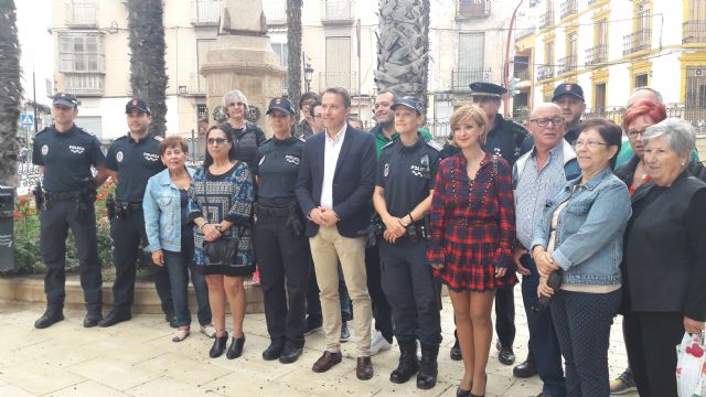 El alcalde anuncia que la Policía Local mantendrá su labor diaria con controles de seguridad ciudadana y patrullas a pie de forma permanente en la zona del Barrio de San Cristóbal