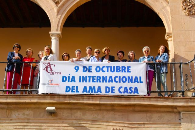 Lorca celebra el Día de las Amas de Casa agradeciendo el papel fundamental que desarrolla este colectivo en nuestra sociedad