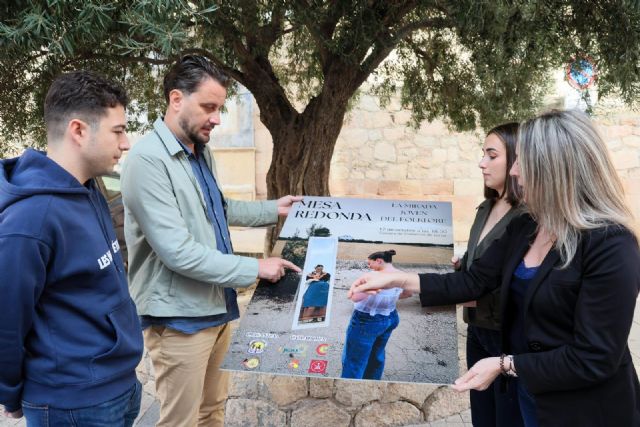 La Sección Juvenil de Coros y Danzas Virgen de las Huertas pone el foco en el futuro del folklore con la mesa redonda 'La mirada joven del folklore'